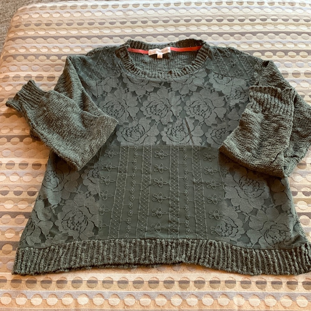 Womens crew neck sweater.